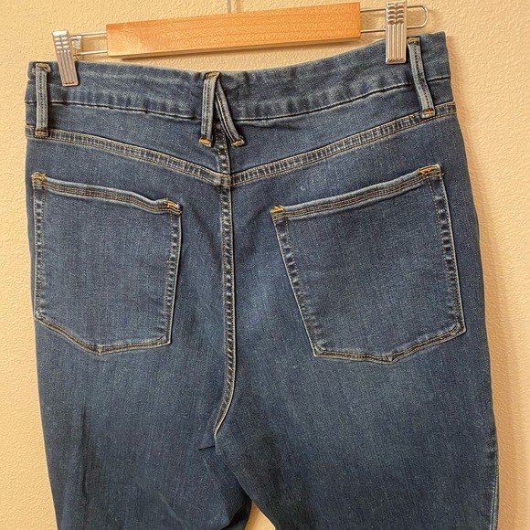 Good American Fray Hem Good Waist Crop Women's size 15 Blue Denim Jeans Casual - Picture 5 of 11
